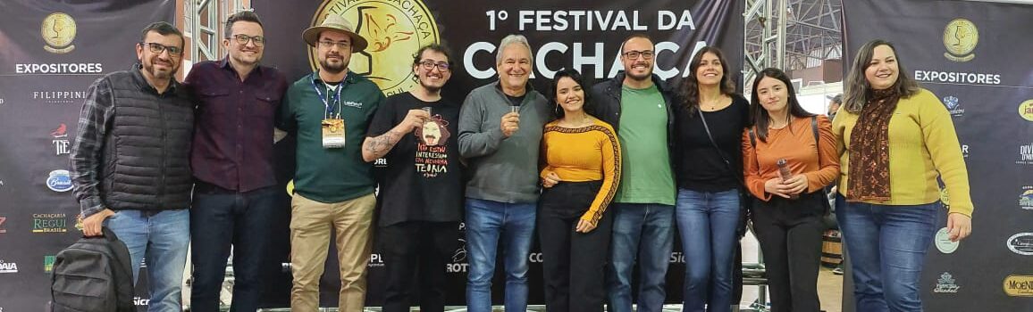 Evento de Divulgação Científica da UFPR faz sucesso durante o Festival da Cachaça de Jandaia do Sul